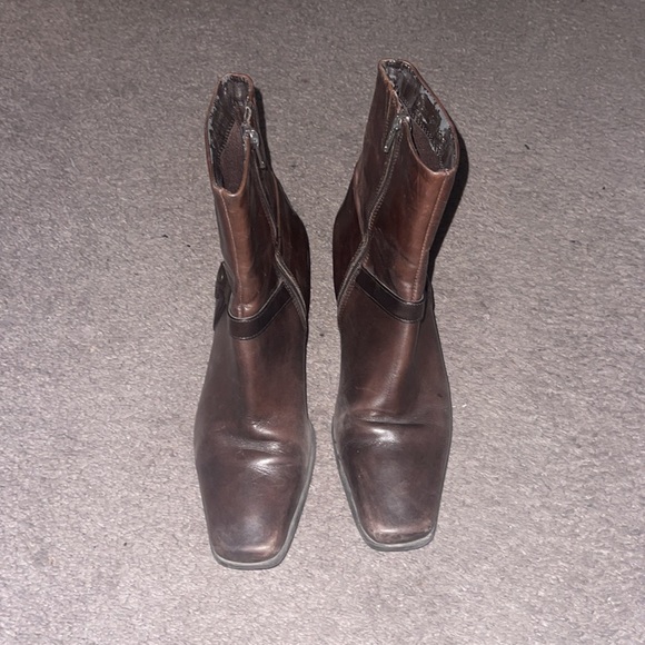 Clarks brown leather heeled boots - Picture 4 of 8